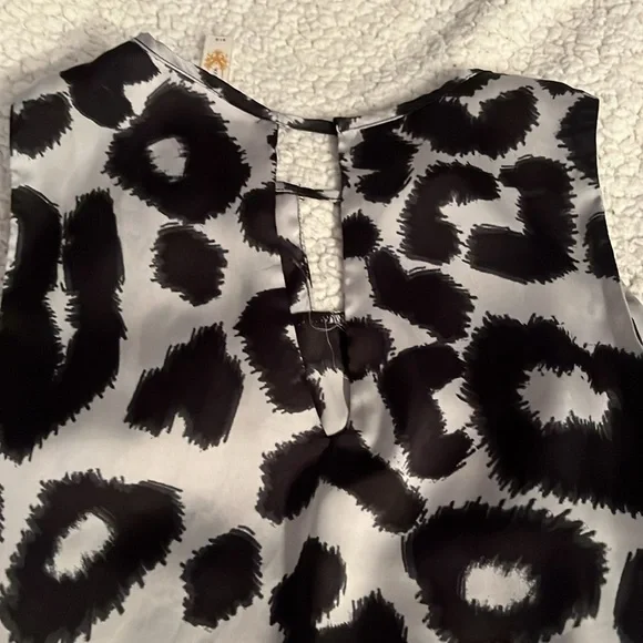 Adiva sleeveless blouse Size Medium black and white - Picture 9 of 9